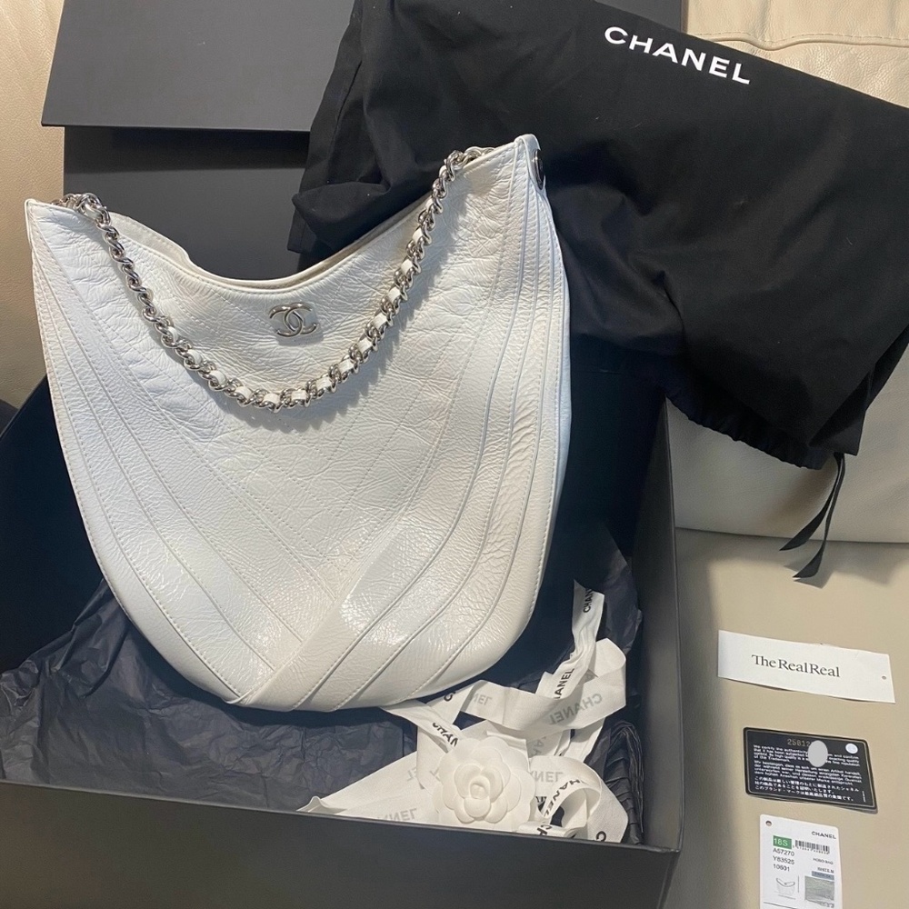 Chanel Droplet Hobo - Picture 3 of 17